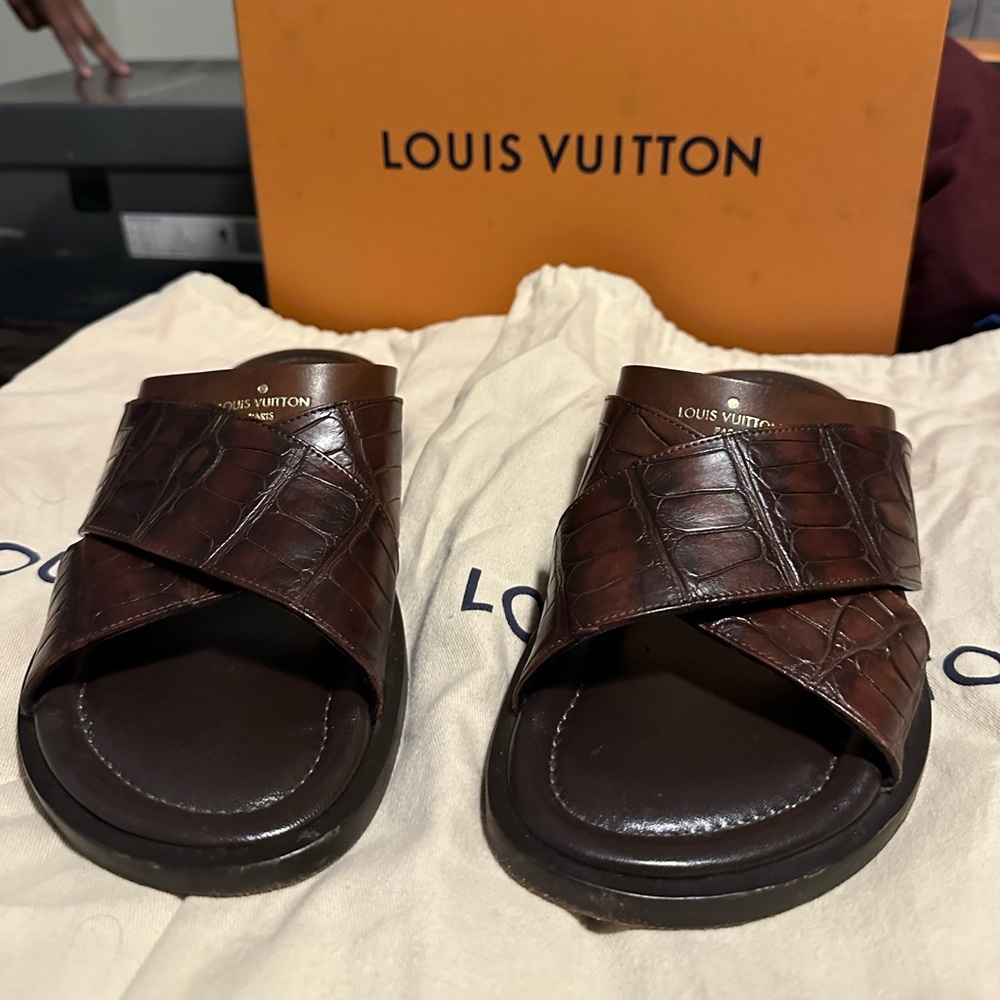 Louis Vuitton Slippers. Size 9